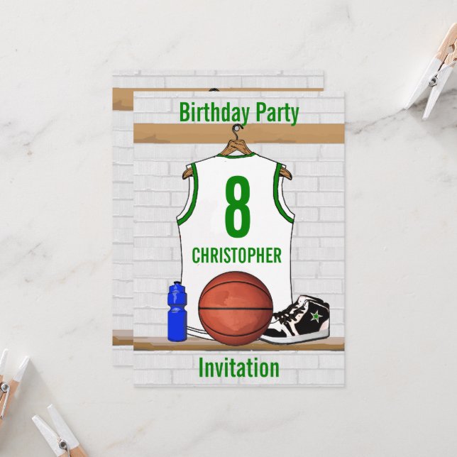 Invitation White Green Basketball Jersey fête d'anniversaire (Devant/Arrière en situation)