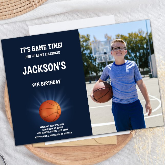 Invitations de parties sportives personnalisables  (Basketball Shine Birthday Invitations with photo)