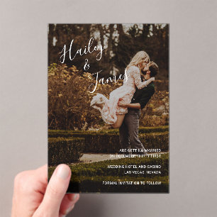 Invitations En Acrylique Elégant Script Photo Mariage moderne Enregistrer l