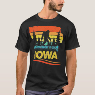 Iowa mit einem Bigfoot T-Shirt