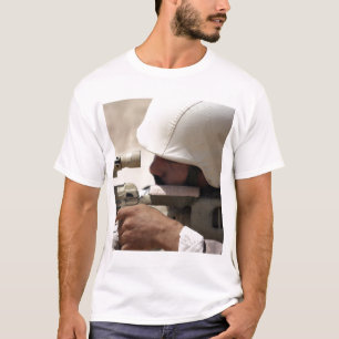 Irakischer Armee-Sergeantanblick in unten T-Shirt