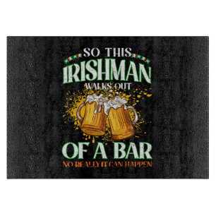 Ire beim Biertrinken am St. Patrick's Day Schneidebrett