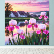 Ire blühen an einem ruhigen See bei Sunset