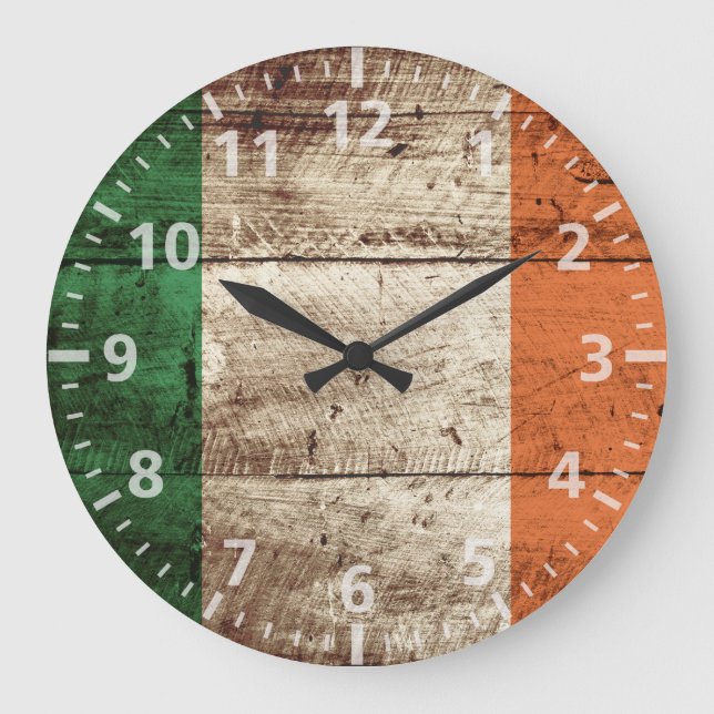 Ireland Flag on Old Wood Grain Große Wanduhr (Vorderseite)