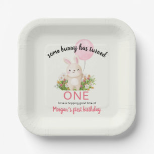 Irgendein Bunny ist ein einfaches Niedliches Mädch Pappteller