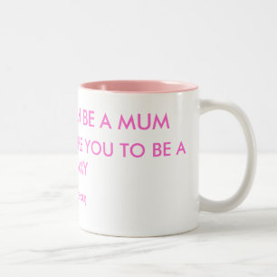 IRGENDEIN KANN EINE MAMA, ES SEIN NIMMT EINIGEN ZWEIFARBIGE TASSE