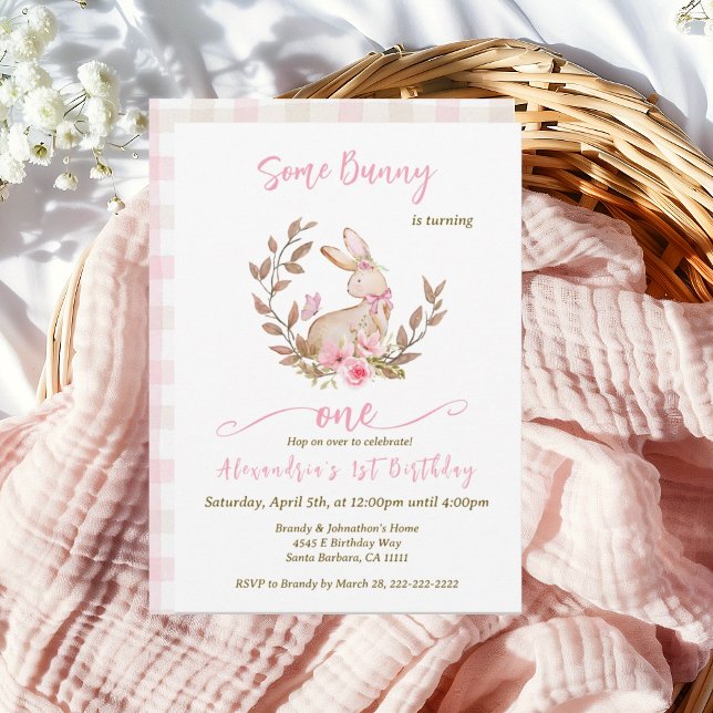 Irgendein Sonnenschein verwandelt ein rosa Mädchen Einladung (Some Bunny is turning one. Girls 1st Birthday pink bunny invitations.)