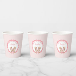 Irgendein Sonnenschein verwandelt ein rosa Mädchen Pappbecher