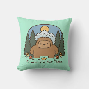 Irgendwo da draußen Kawaii Bigfoot Berg Kissen
