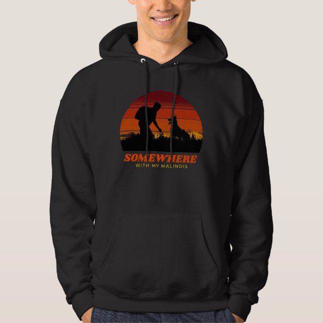 Irgendwo mit meinen Malinois Mens draußen Hoodie (Vorderseite)