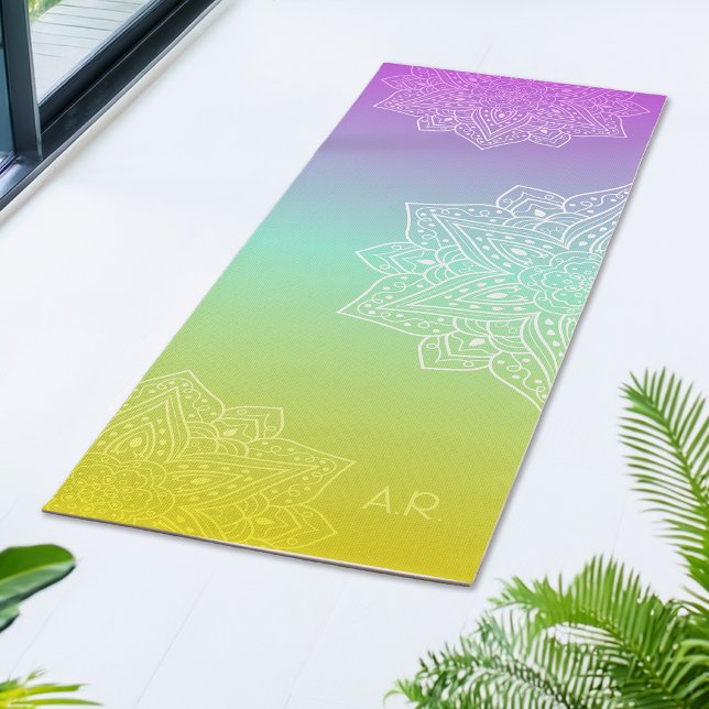 Iridescent Gradient Asymmetric Mandala & Initials Yogamatte (Von Creator hochgeladen)