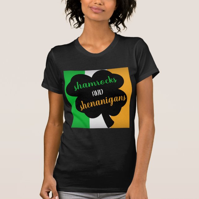 Irische Flagge der Kleeblätter und Shenanigans T-Shirt (Vorderseite)