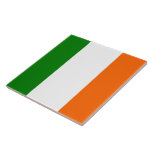 Irische Flagge Fliese<br><div class="desc">6" x 6" quadratische Keramik mit einem Bild der irischen Nationalflagge, in Irland häufig als "die Trifarbe" und anderswo als irische Tri-Farbe bezeichnet, ist eine senkrechte Dreierfarbe von grün, weiß und orange. Die gesamte St. Patrick’s Day Tile Kollektion finden Sie im HOLIDAYS Bereich. Die gesamte Wanderlust-Tile-Kollektion finden Sie im ZUHAUSE-Bereich....</div>