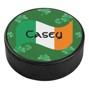 Irische Flagge mit personalisierten Shamrocks Eishockey Puck
