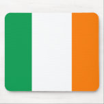 Irische Flagge Mousepad<br><div class="desc">Sie werden dieses niedliche irische Flaggendesign von FlagWare, Irland, Liebe! Gut für Geschenke! Wir bieten maßgeschneiderte Hüllen, Ärmel und Skins für viele Elektronik- und Smartphones wie iPhone, iPod, iPad, BlackBerry und Samsung Galaxy S. Suchen Sie auf unserer Website nach Geschenkideen wie Kissen, Gürtelschnallen, Uhren, Krawatte und Hüten. Éire bratach, Gaeilge...</div>
