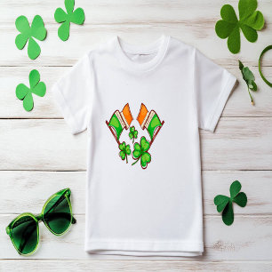Irische Flaggen und Shamocks Kleinkind T-shirt