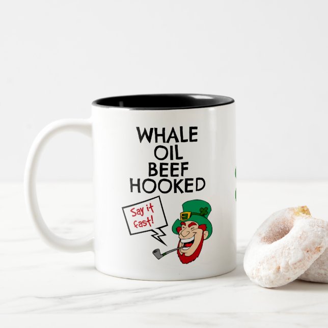 Irische Lektion: Whale Oil Beef Hooked Leprechaun Zweifarbige Tasse (Mit Donut)