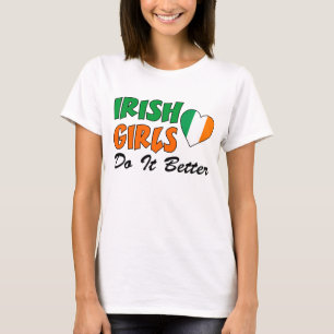 Irische Mädchen verbessert es T-Shirt