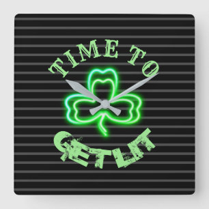 Irische Pub-Schwarz-Grün-Kleeblatt-Neon-Uhr Quadratische Wanduhr