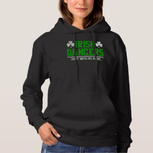 Irische Tänzer tanzen mit dem No Arms Ireland Tanz Hoodie