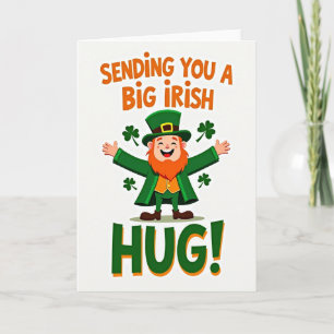 Irischer Leprechaun umarmt St. Patricks-Karte Karte