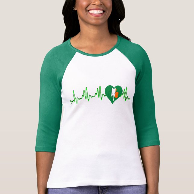 irischer Stolzherzschlag-Kleeblatt-T - T-Shirt (Vorderseite)