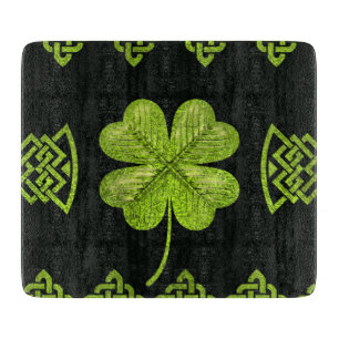 Irisches Kleeblatt vierblättriges Kleeblatt mit Schneidebrett