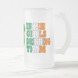 Irisches Mädchen-Trinkteam Mattglas Bierglas