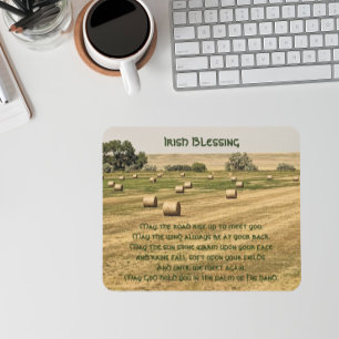 Irish Blessing Heuballen auf einem Feld Mousepad