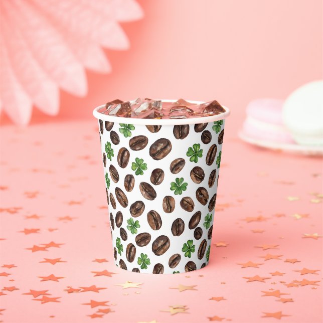 Irish Coffee Beans and Shamrocks Funny Design Pappbecher (Insitu)