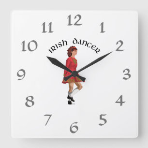 Irish Dancer in Red Quadratische Wanduhr