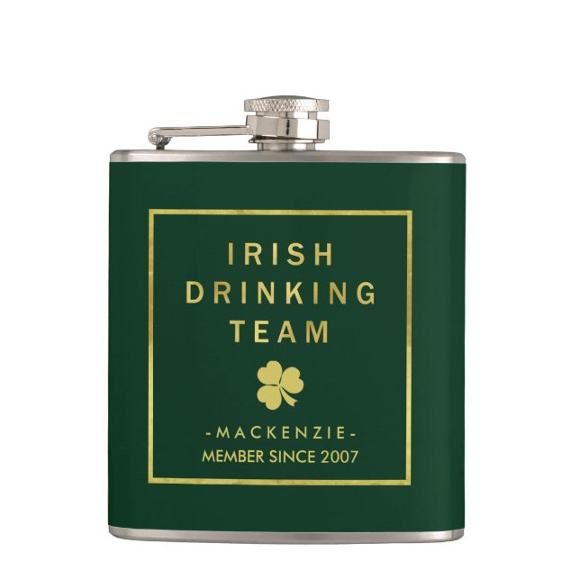 Irish Drink Team Green und Gold mit Kleeblatt Flachmann (Vorderseite)