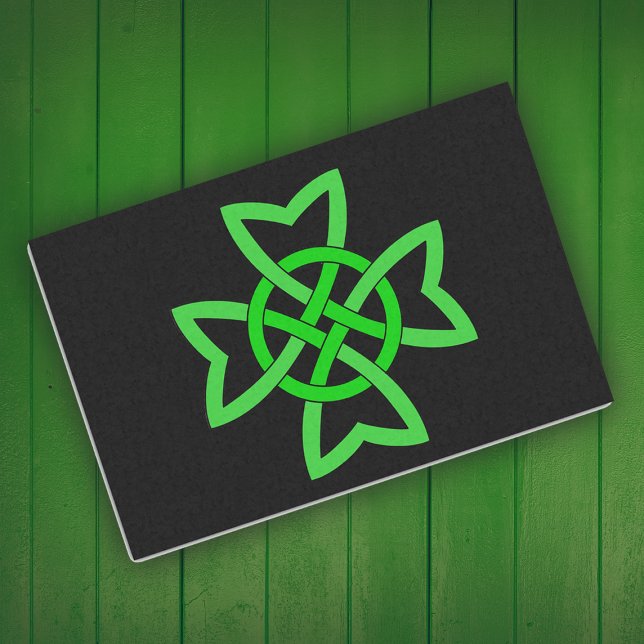 Irish Green Celtic Knot Seidenpapier (Irish Celtic knot in vibrant green on black on sheets of tissue paper.)