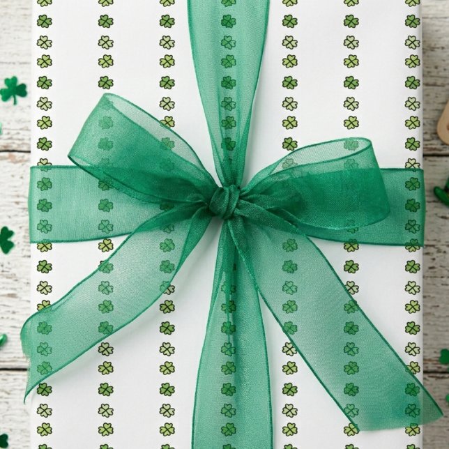 Irish Green Shamrock Stripes Geschenkpapier (Elegant Festive Lucky Four Leaf Clover Wrapping Paper. Green Shamrock Stripes for St Patrick's Day)