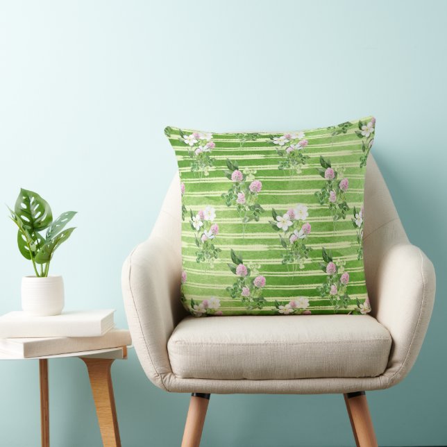 IRISH GREEN SHAMROCKS AND TINY PINK FLOWERS KISSEN (Stuhl )