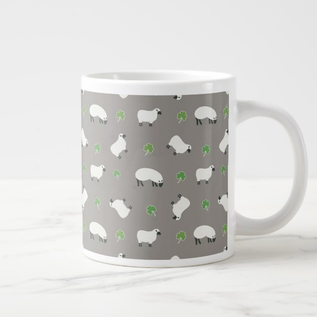 Irish Kleeblatt and Sheep Pattern Jumbo-Tasse (Rechts)