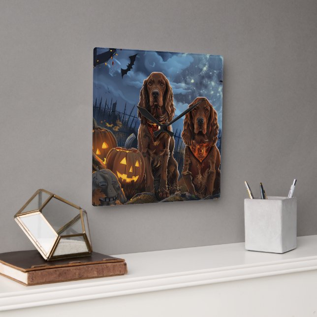 Irish Red Setter Halloween Spooky Quadratische Wanduhr (Büro)