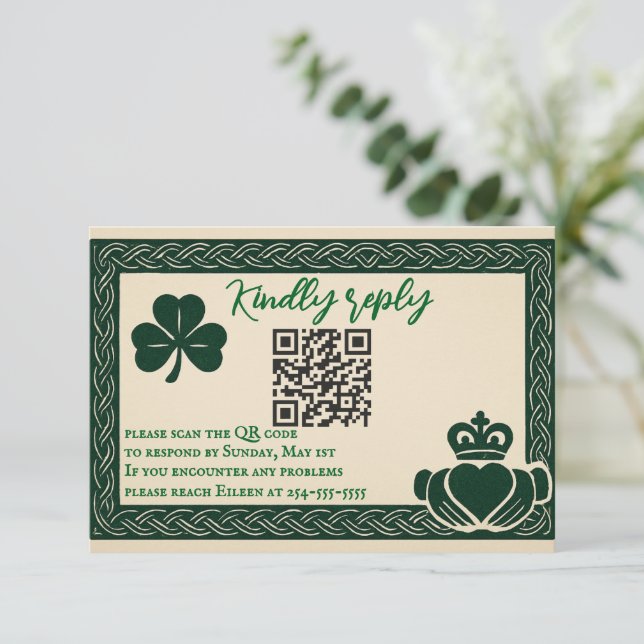 Irish Serenity QR Code Wedding RSVP Card Karte (Stehend Vorderseite)