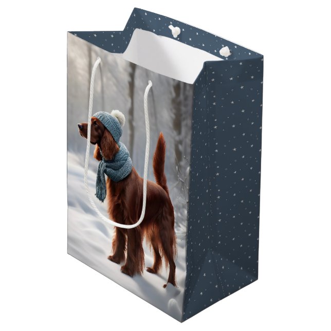 Irish Setter in Winterwald Mittlere Geschenktüte (Vorderseite Schrägansicht)