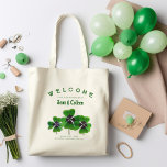 Irish Wedding Custom Welcome Bag Green Clovers Tragetasche<br><div class="desc">Irish wedding welcome bag with four lines of custom text. Welcome guests to a destination wedding event with goodie bags placed in their hotel room. Include names of the bride and groom, with date and location of the wedding. A grouping of dark green clover leaves is in the center. Printed...</div>