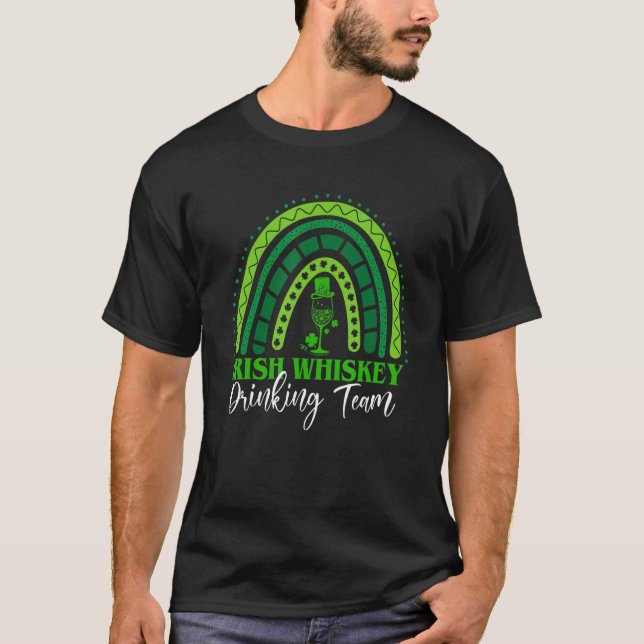 Irish Whiskey Drink Team Vierblättriges Kleeblatt T-Shirt (Vorderseite)