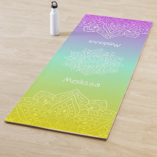 Irisierender Türkis-Regenbogen-Verlauf-Mandala mit Yogamatte