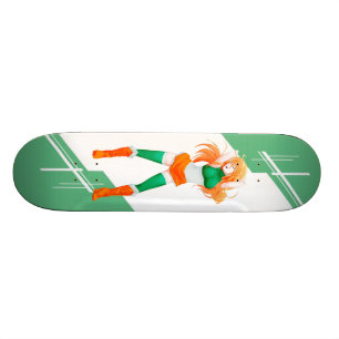 Irland Manga Animemädchen kleidete auf Skateboard