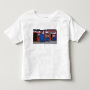 Irland, Strandhill. Schaufenster mit Fahrrädern Kleinkind T-shirt