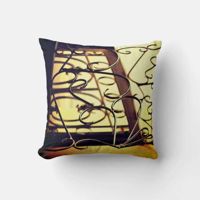 Iron Gate Design Kissen (Vorderseite)