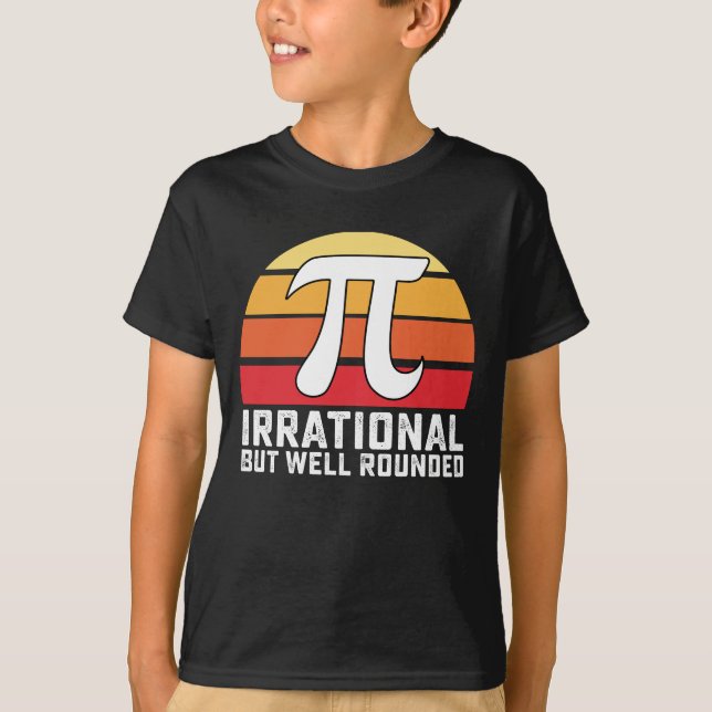 Irrationale, aber gut gerundete Pi-Day-Mathematik  T-Shirt (Vorderseite)