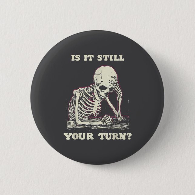 Is It Still Your Turn Funny Skeleton Waiting Quote Button (Vorderseite)