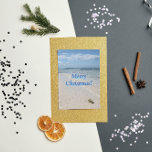 Isla Saona Caribbean Beach Frohe Weihnachten! Feiertagskarte<br><div class="desc">Landschaftliches Foto einer Muschel am Meer (nicht sichtbar auf allen Produkten) an einem karibischen Sandstrand auf der Insel Isla Saona,  Teil der Dominikanischen Republik mit einem kleinen Boot im Hintergrund. Frohe Weihnachten!</div>