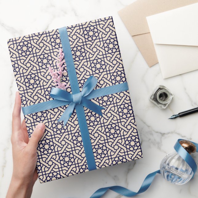Islamisches Blaues weißes marokkanisches geometris Geschenkpapier (Schenken)