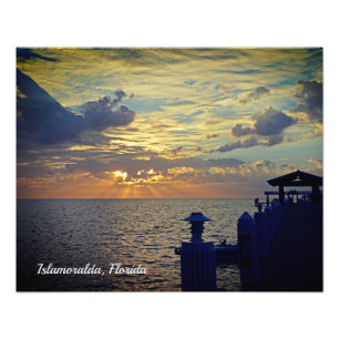 Islamoralda Florida sitzend auf dem Dock Sunrise Fotodruck